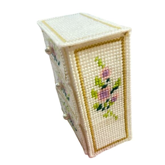 Vintage Handmade Needlepoint Crochet Doll Dresser Drawer Storage Decor Jewelry - Picture 4 of 8